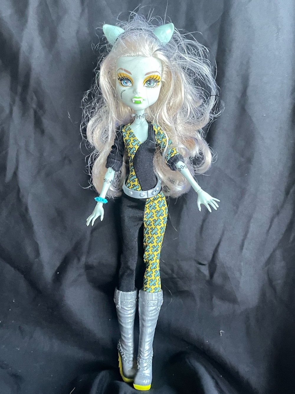 Monster High freaky fusion Frankie doll,
First generation, excellent condition!